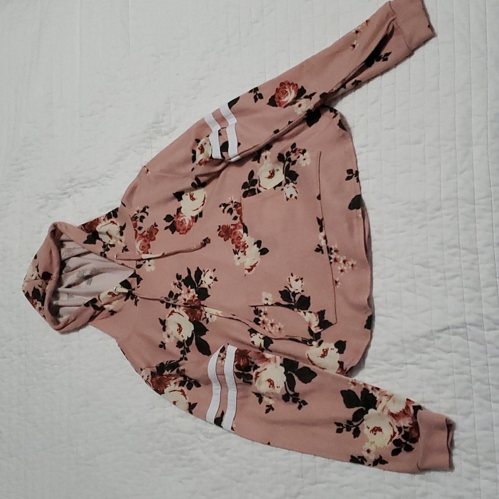 Pink short lightweight sweater, slightly used
